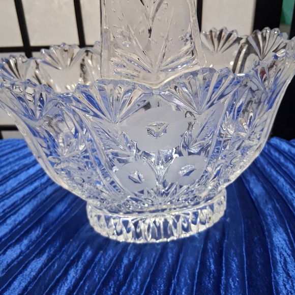 Elegant Crystal Basket with Floral Design - Picture 11 of 16